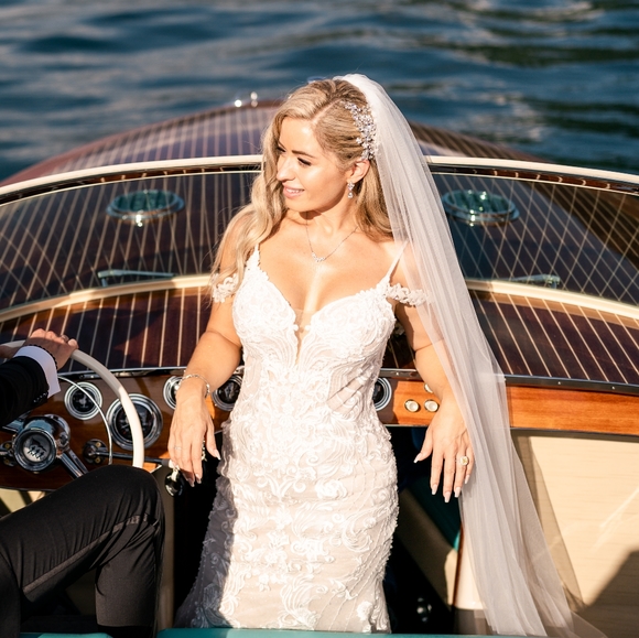 Essence of Australia Wedding Dress - Picture 1 of 10